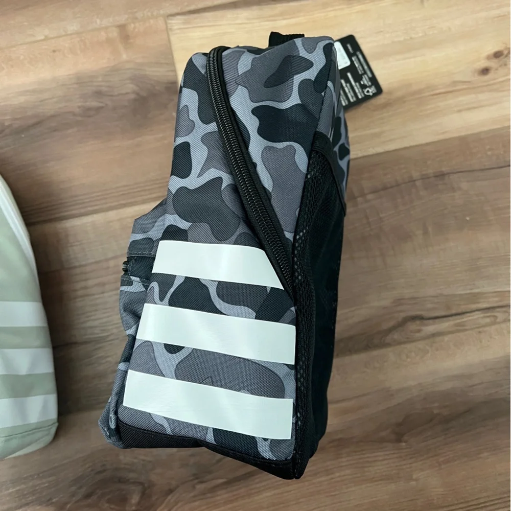 BLOWOUT $8 firm -
NWT Adidas Insulated Lunch Bag- MSRP $25 - Picture 3 of 5